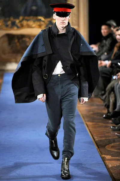 Look 3